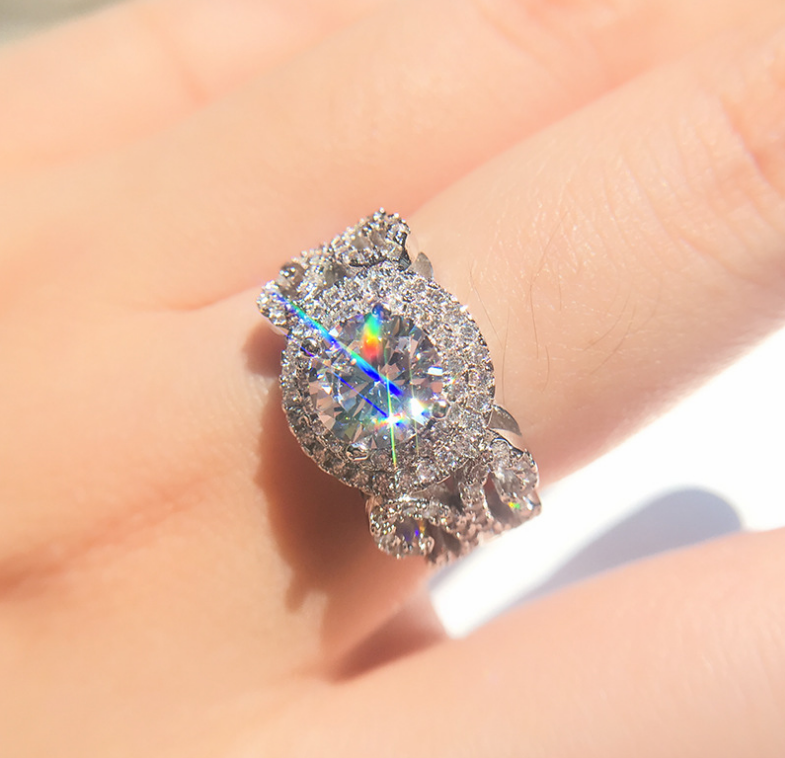 Stylish temperament zircon engagement ring
