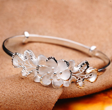 Sweet Bauhinia Adjustable Bracelet Woman Flower Vera Bracelet
