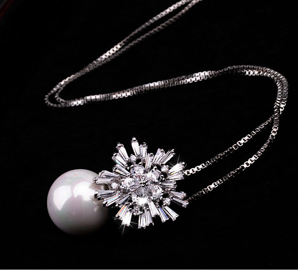 Pearl zircon necklace
